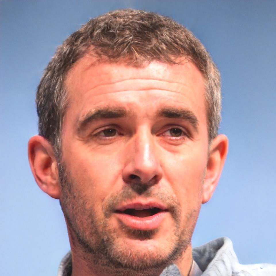 Teamleiter mit Fokus auf Kundenbetreuung